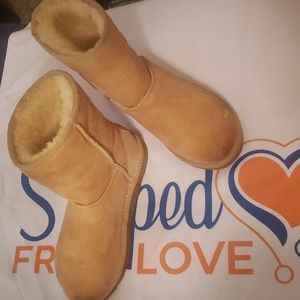 Uggz, size 2 in kids, tan color